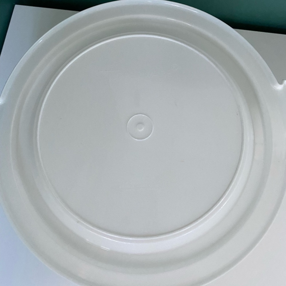 vintage TUPPERWARE 9” Pie Keeper With Cover Opaque Round 719-1 / 720-1 U.S.A. - Picture 6 of 10